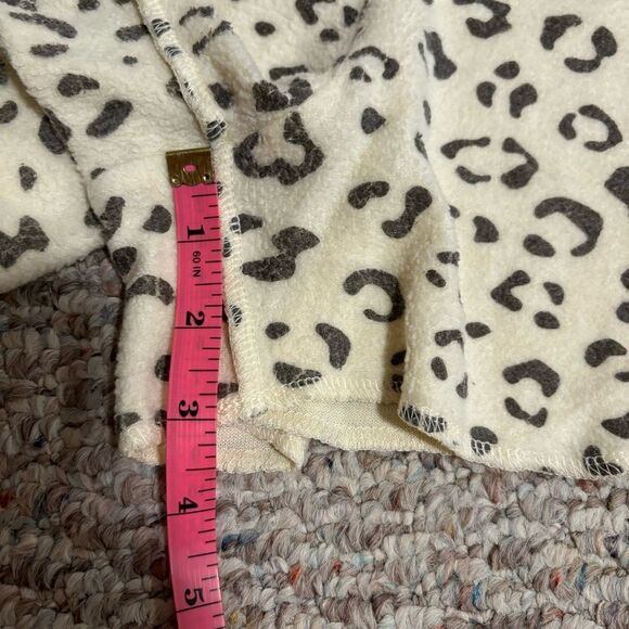 Free People Rain Check Leopard Short- Size XS - Picture 7 of 9